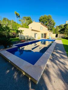 Luxury villa in Cannes with swimming pool & sea view