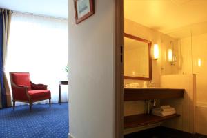 Hotels Amiral Hotel : Suite avec Lit King-Size et Balcon