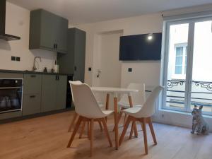 Appartements Saint-Germain-en-Laye: Grand studio en Centre Ville a 2 minutes du RER : photos des chambres