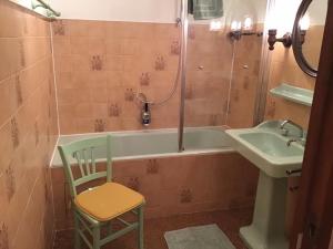 Maisons de vacances Gite Le Mur magnifique longere au Bourgogne-du-Sud : photos des chambres