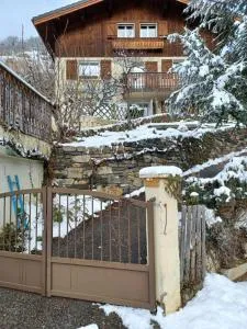 PLEIN SOLEIL appartement avec GARAGE pour SKI TROIS VALLEES et CURE THERMALE