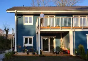 Gemütliche Wohnung mit Sonnenterrasse im blauen Holzhaus - Wester-Ohrstedt