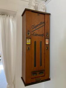 HAUS MIT KUNST ZWISCHEN WALD UND SEE