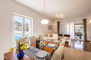 Villa Arbareto with heated swimming pool