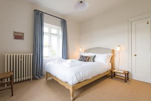 West Cottage by Bloom Stays