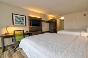 Standard Queen Room with Two Queen Beds room in Holiday Inn Express Hotel & Suites Kansas City - Grandview an IHG Hotel