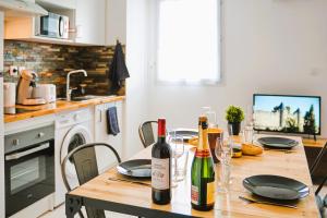 Appartements Tout confort ! Calme, Climatisation, Piscine, Parking Gratuit, Grande Terrasse, Netflix, Wifi : photos des chambres