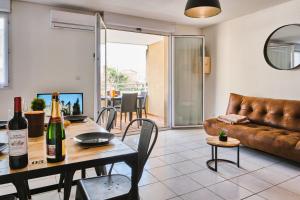 Appartements Tout confort ! Calme, Climatisation, Piscine, Parking Gratuit, Grande Terrasse, Netflix, Wifi : photos des chambres