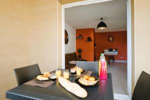 Appartements Tout confort ! Calme, Climatisation, Piscine, Parking Gratuit, Grande Terrasse, Netflix, Wifi : photos des chambres