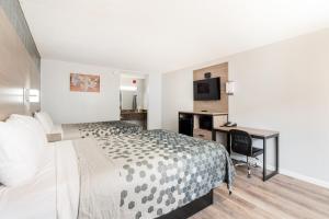 Queen Room with Two Queen Beds - Non-Smoking room in Econo Lodge Inn & Suites Bricktown