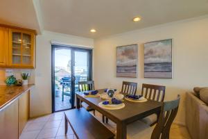 Cohasset Getaway Unit #3 Fantastic beachside vacation home with balcony & washerdryer