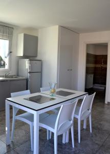 Appartements Seaside apartment with beach service : photos des chambres