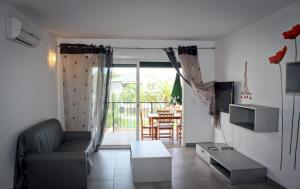 Appartements Seaside apartment with beach service : photos des chambres