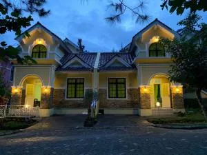Villa Kota Bunga 2 kamar full wifi harga budget - Tjiseureuh