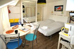 Appartements Appartement d'une chambre avec terrasse amenagee et wifi a Lyon : photos des chambres