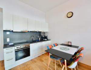 L&Gs Apartment - Balcony - Close to Car Park