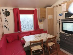 Campings Mobil home - Clim, TV - Camping '4 etoiles' - Vic-la-Gardiole - 008 : photos des chambres