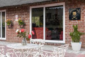 StayVista at Brickwood Hill with Outdoor Infinity Pool & Jacuzzi