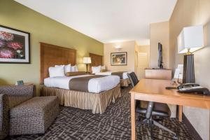 Queen Room with Two Queen Beds and Roll-In Shower - Disability Access room in SureStay Hotel by Best Western Alice