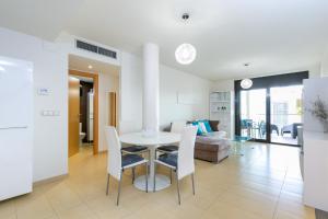 V011 - MARITIM - Roses