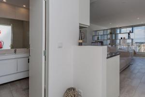 Oakland Apartment W Sea View by LovelyStay