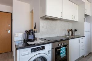 Oakland Apartment W Sea View by LovelyStay