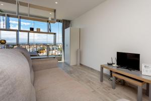 Oakland Apartment W Sea View by LovelyStay