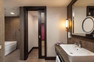 Lake Villas room in Cornelia Diamond Golf Resort & Spa