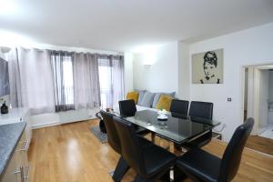 Gorgeous 2 bedroom 2 bathroom Woolwich