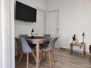 CASA PIRÁMIDE 2. Terraza WiFi y Parking Privado