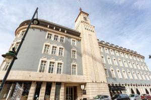 8 Building Serviced Apartment by the River