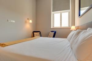 8 Building Serviced Apartment by the River