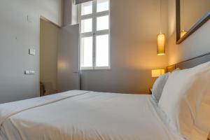 8 Building Serviced Apartment by the River