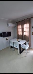 APARTPIEDRAS-Cochera-Desayuno seco