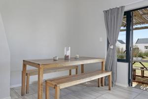 Cheerful Cottage on Britannia Beach, West Coast