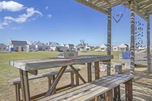 Cheerful Cottage on Britannia Beach, West Coast