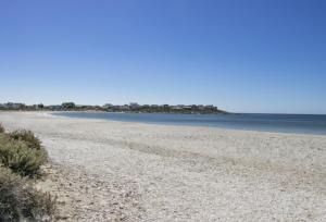 Cheerful Cottage on Britannia Beach, West Coast