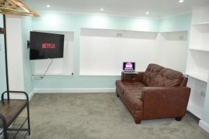 Willow Tree 1 bed Apartment - STAYSEEKERS