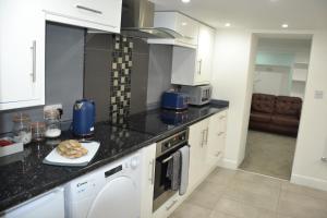 Willow Tree 1 bed Apartment - STAYSEEKERS