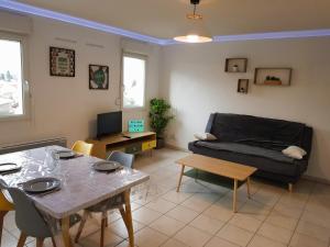 Appartements Tout confort ! Calme, Climatisation, Vue Degagee, Ville ,Parking Gratuit, Ascenseur, Wifi : photos des chambres