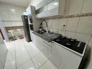 Apto Luxo Praia Grande 50m da Praia WI-FI Familiar