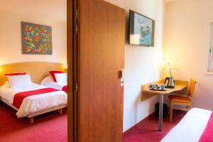 Hotels Kyriad Quimper - Pont-l'Abbe : Chambre Quadruple