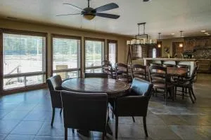 Brickers Lakefront - جيون ليك