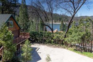 Harris Lakeview Cabin