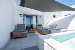 Two-Bedroom Suite with Private Mini Pool - 999° room in Karat Suites