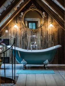 RESORT KOVÁRNA - Frýdštejn - stylové ubytování, luxusní wellness, zážitková restaurace