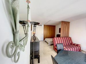 Gray dAlbion studio BON500