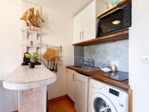 Apartment Les Coteaux de la Nartelle-26 by Interhome