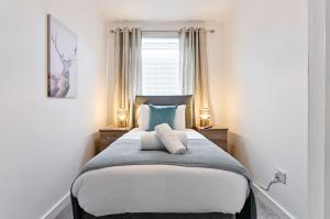 Spacious 3 Bed - Smart TVs - Great for Work Stays