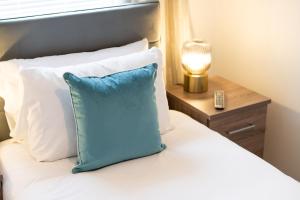 Spacious 3 Bed - Smart TVs - Great for Work Stays